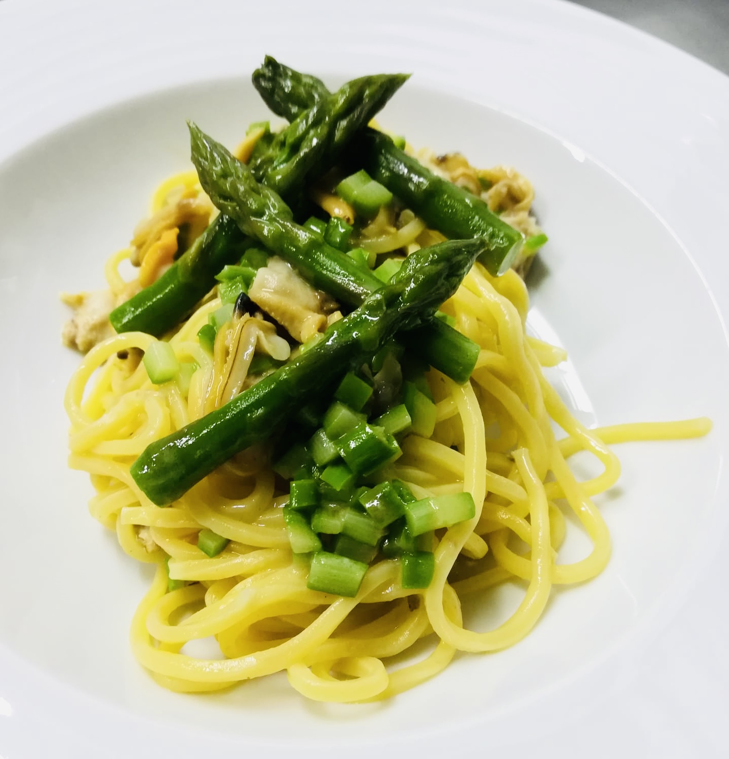 Tagliolini con asparagi e vongole